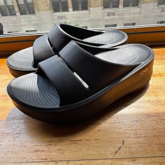 OOFOS Ooahh Black Slide Sandals Women’s Size EU 37 / US 6 Recovery Slip On - Picture 4 of 9